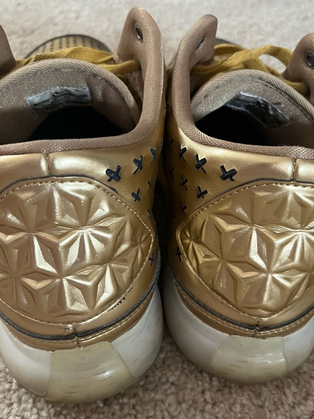 Men’s Kobe Shoes - Picture 3 of 5